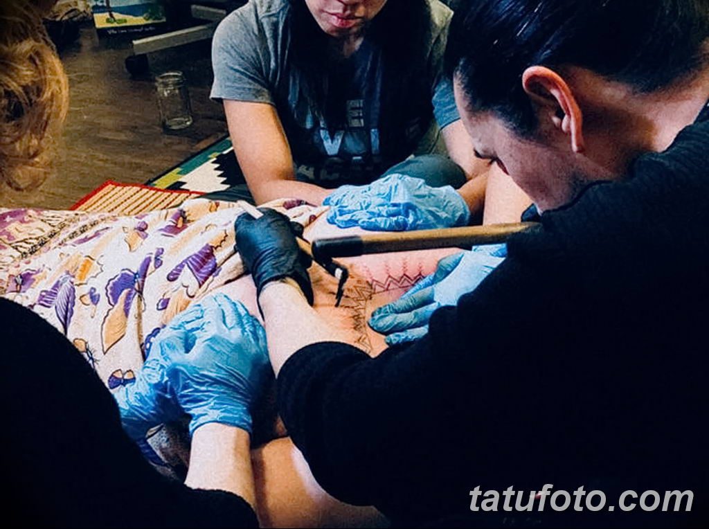 фото процесса нанесения тату 07.12.2018 №095 - tattooing process - tatufoto.com